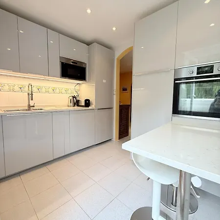 2 Bed Garden Benavista Direct Pool Access Walk To Golf, Tennis & Amenities *