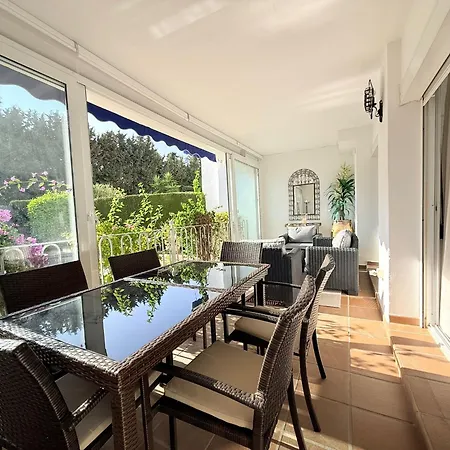 2 Bed Garden Direct Pool Access Walk To Golf, Tennis & Amenities, Benavista Apartman