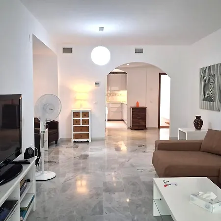 2 Bed Garden Benavista Direct Pool Access Walk To Golf, Tennis & Amenities *