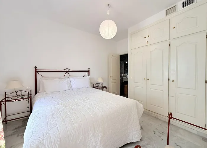 Apartman 2 Bed Garden Direct Pool Access Walk To Golf, Tennis & Amenities, Benavista Estepona