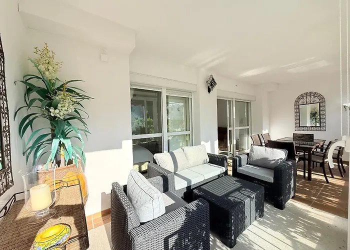 Апартаменты 2 Bed Garden Direct Pool Access Walk To Golf, Tennis & Amenities, Benavista Эстепона