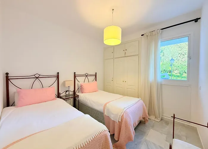 2 Bed Garden Direct Pool Access Walk To Golf, Tennis & Amenities, Benavista Апартаменты